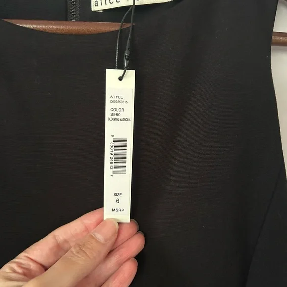 Alice + Olivia Kourtney Box Pleat Dress, Blooming Magnolia Print/Black, Size 6 - Picture 8 of 9